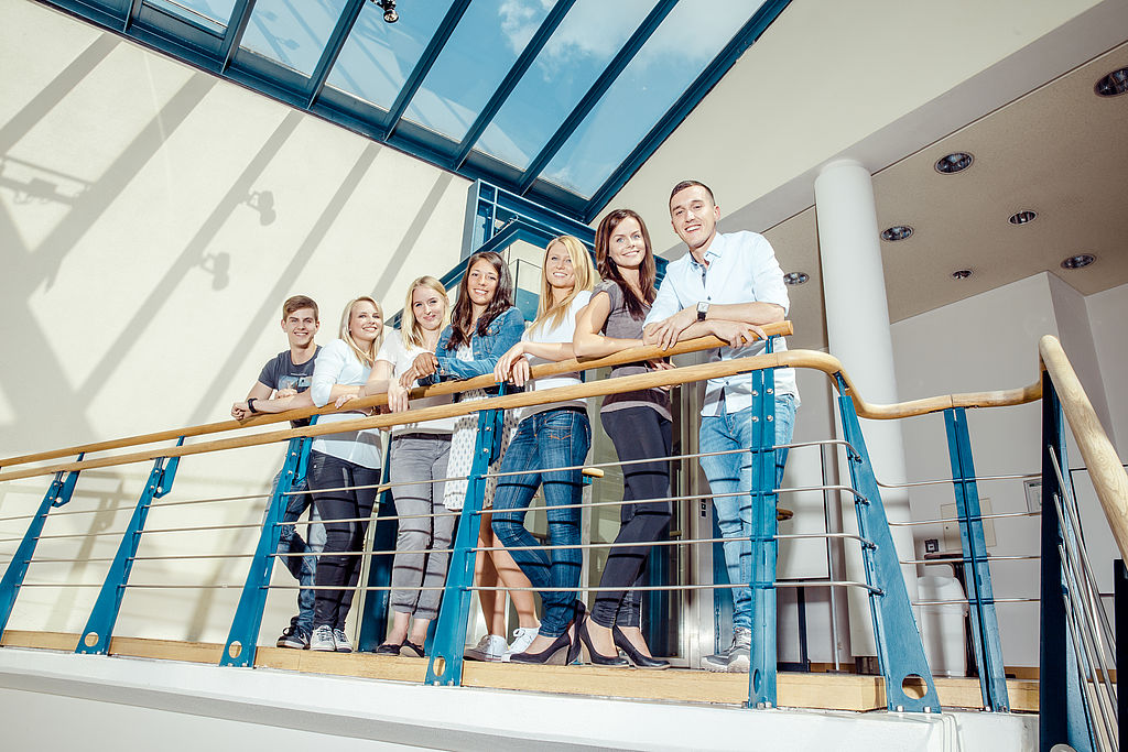 Gruppe Studierender im Haus3
