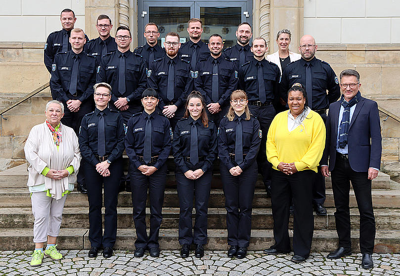 Gruppenbild Zeugnisübergabe Justiz
