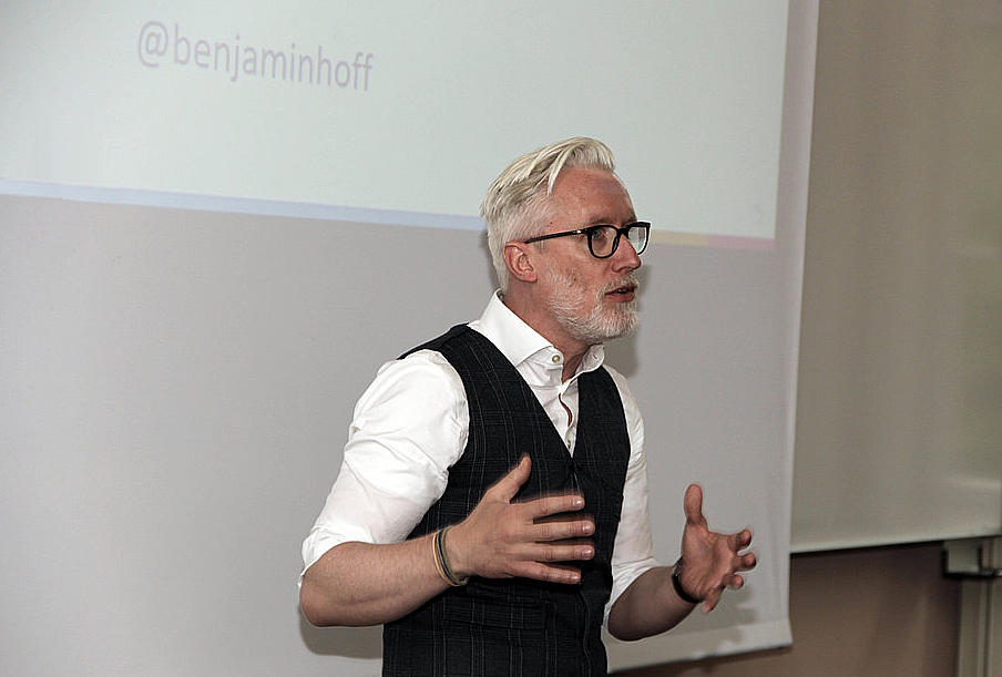 Prof. Dr. Benjamin-Immanuel Hoff im Hörsaal