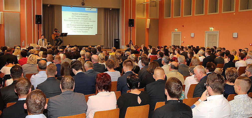 Diplomierungsfeier in der Aula