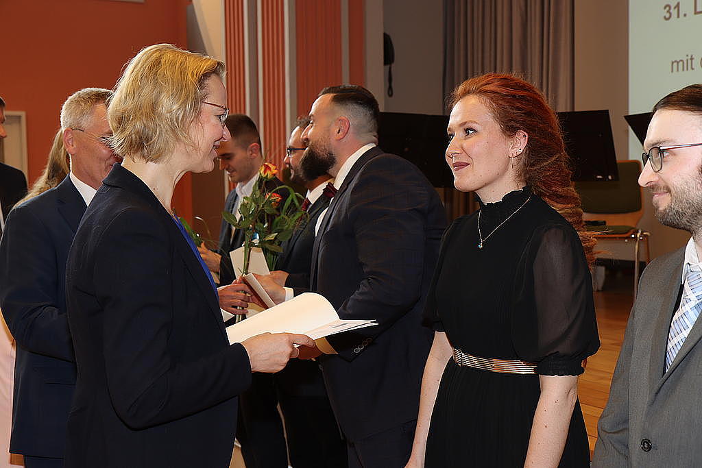 Gratulation durch Finanzministerin