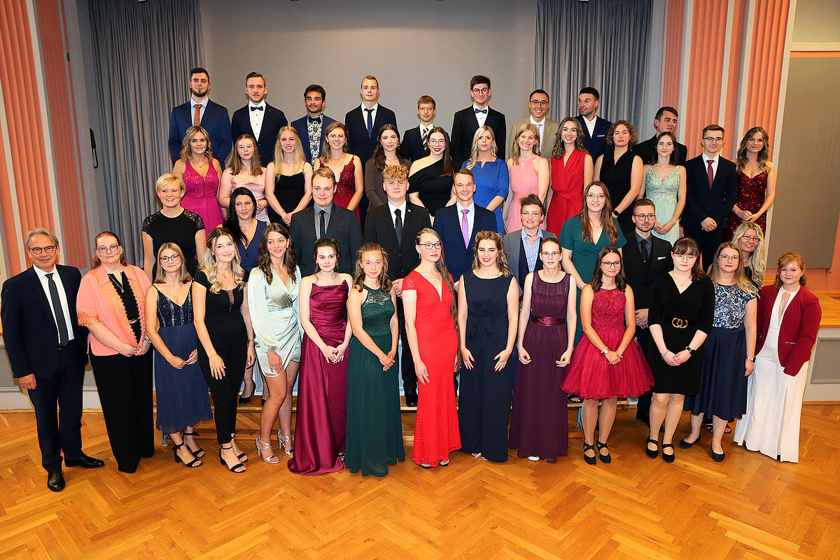 Gruppenbild Absolventen des Fachbereichs KSAV 2023