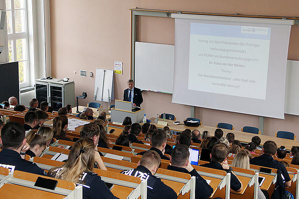 Vortrag Dr. von der Weiden im Hörsaal