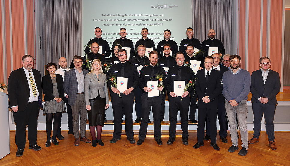 Gruppenbild Zeugnisübergabe