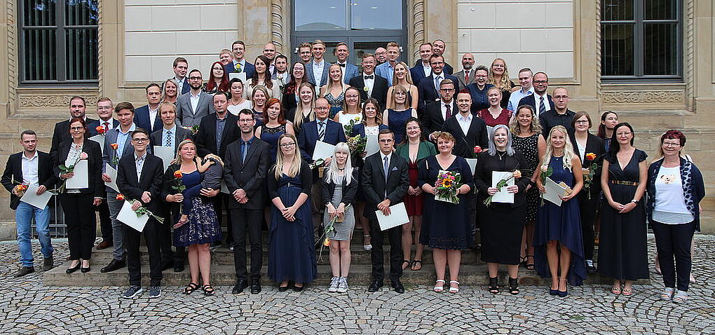 Gruppenbild Absolventen der Landesfinanzschule 2022