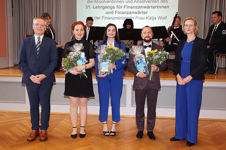vier Absolventen