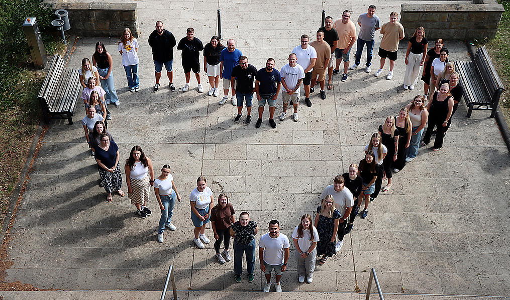 Gruppenbild Justizsekretäranwärter in Herzform