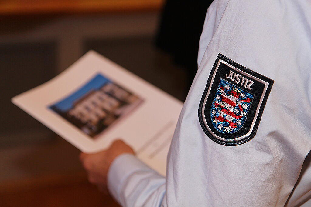 Uniform und Urkunde