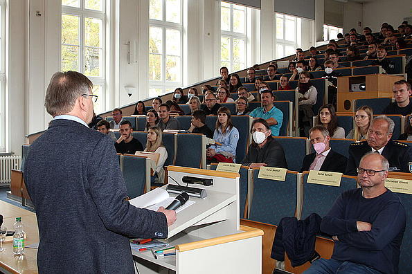 Vortrag Dr. von der Weiden im Hörsaal