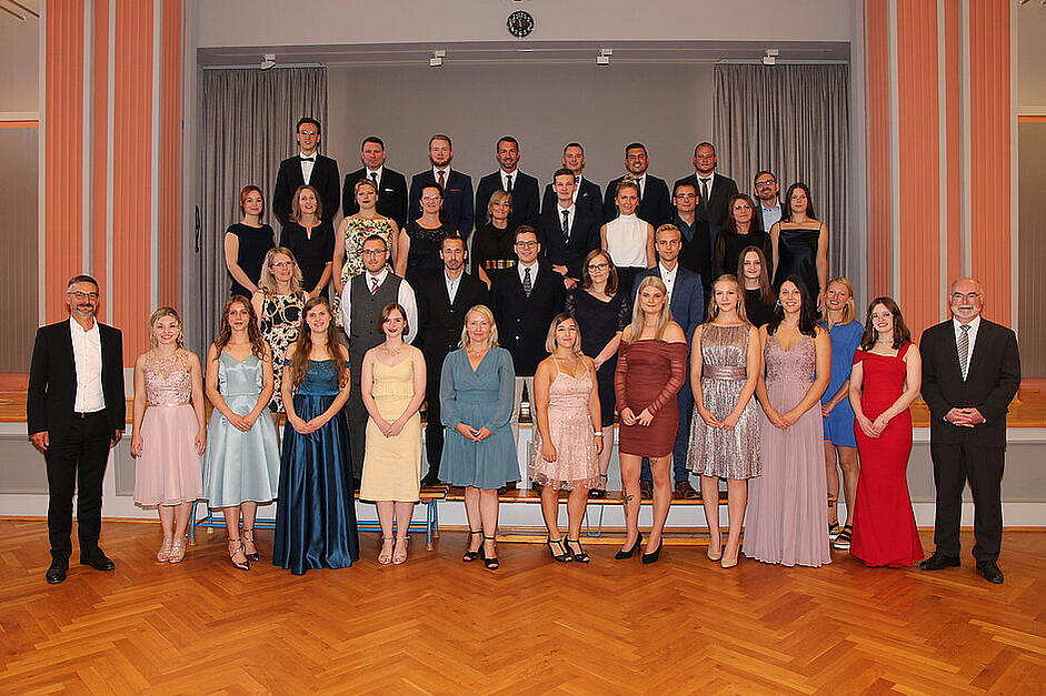 Gruppenbild Absolventen des Fachbereichs KSAV 2022