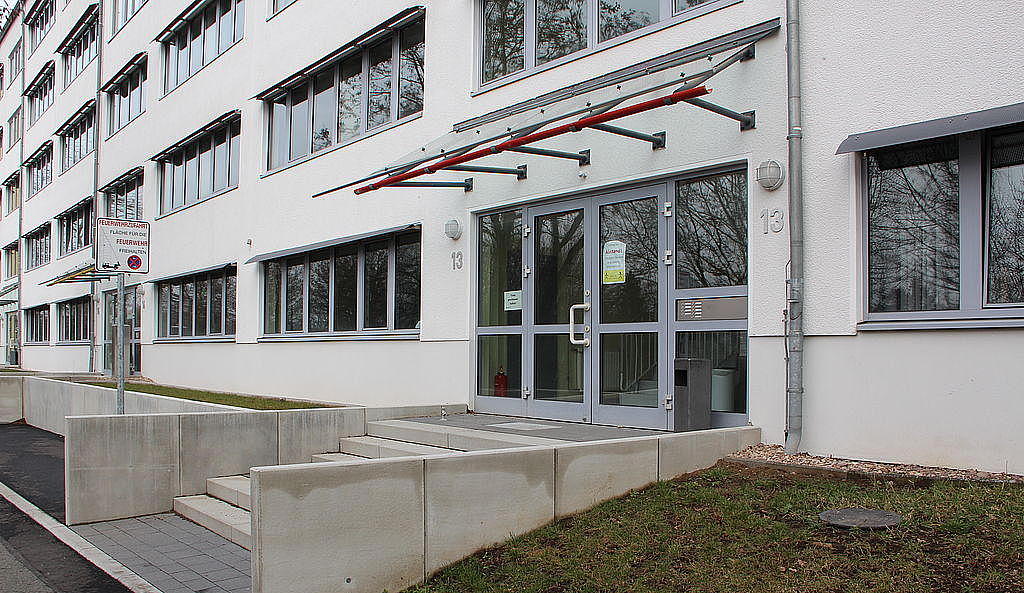 Eingang Internatsgebäude Eisenacher Straße